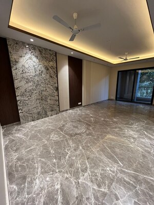 Bedroom in 3 BHK Builder Floor at Dlf Phase ii – for Sale