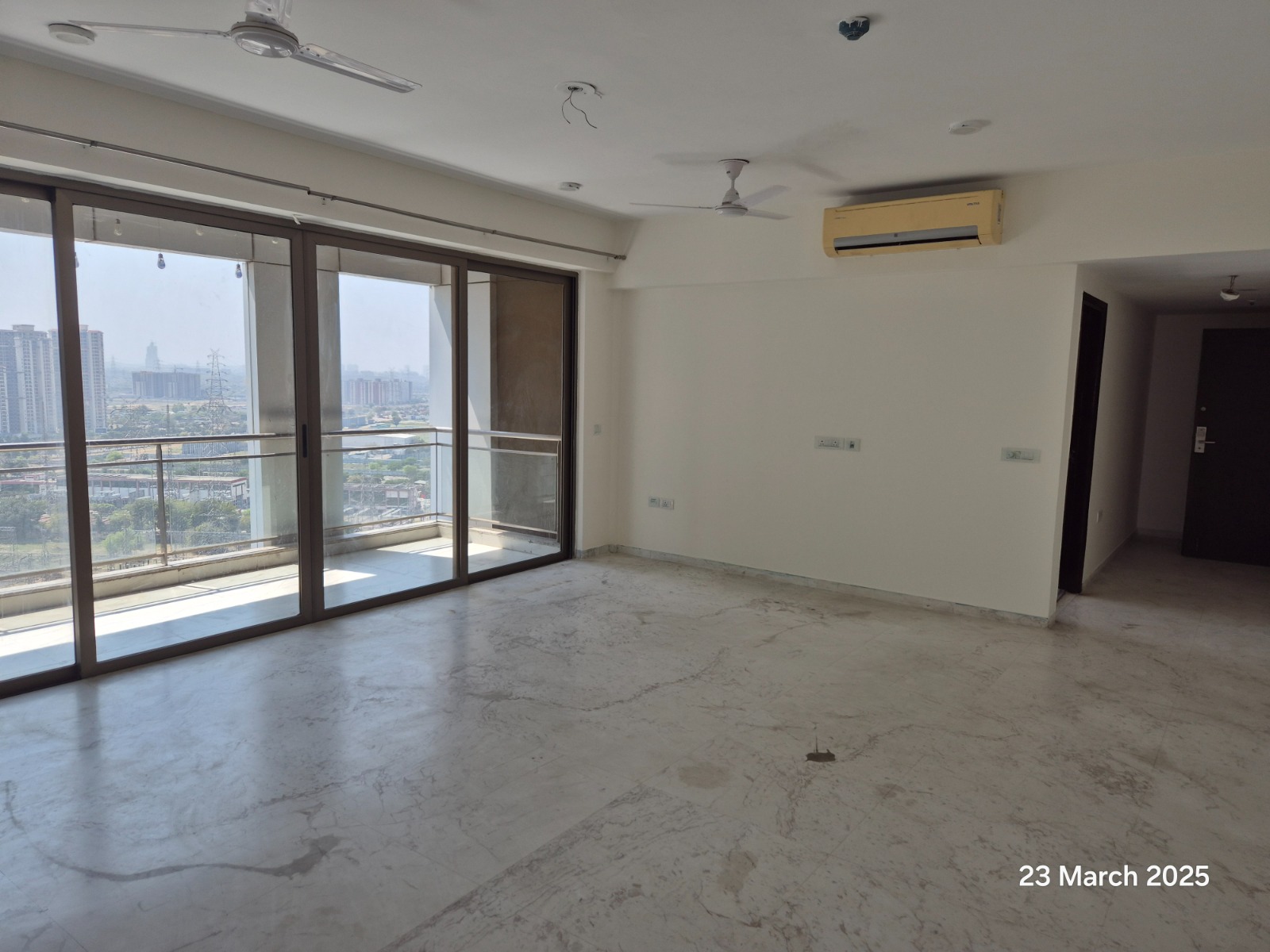 3 BHK + Servant Room Apartment For Sale in Tata Primanti-Tower Residences