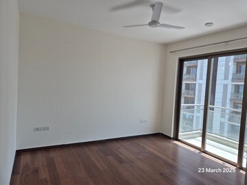 Room in 3 BHK Apartment at Tata Primanti-Tower Residences, Sector 72 – for Sale