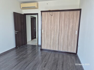 Room in 3 BHK Apartment at Tata Primanti-Tower Residences, Sector 72 – for Sale