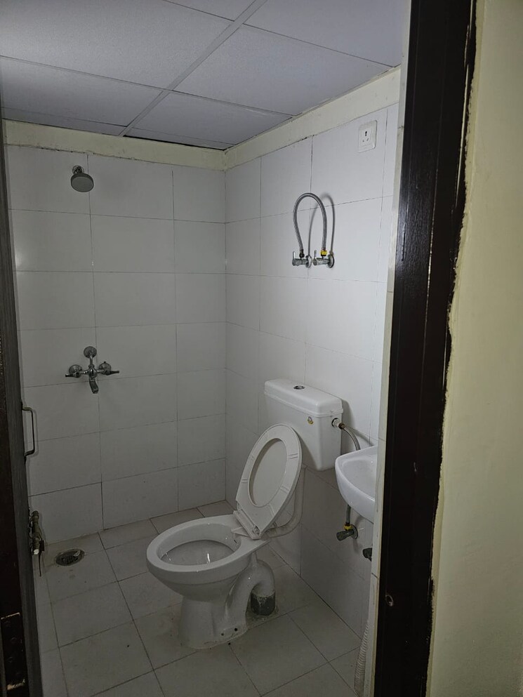 Bathroom, amolik-sankalp 3 Bedroom 650 Sq.Ft. Apartment In Sector 85 Faridabad 8866181