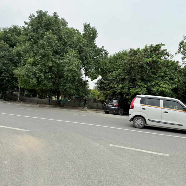  Parking, sector 105  112 Sq.Yd. Plot In Sector 105 Noida 8866200