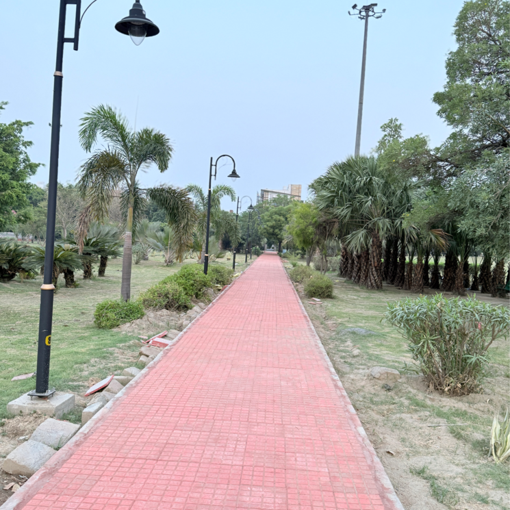 Garden, sector 105  112 Sq.Yd. Plot In Sector 105 Noida 8866200