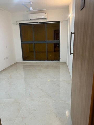 Room in 4 BHK Apartment at Nahar Amaryllis Towers and Plaza, Chandivali – for Sale