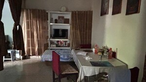 Living Room in 1.5 BHK Independent House at Unitech South City, South City – for Sale