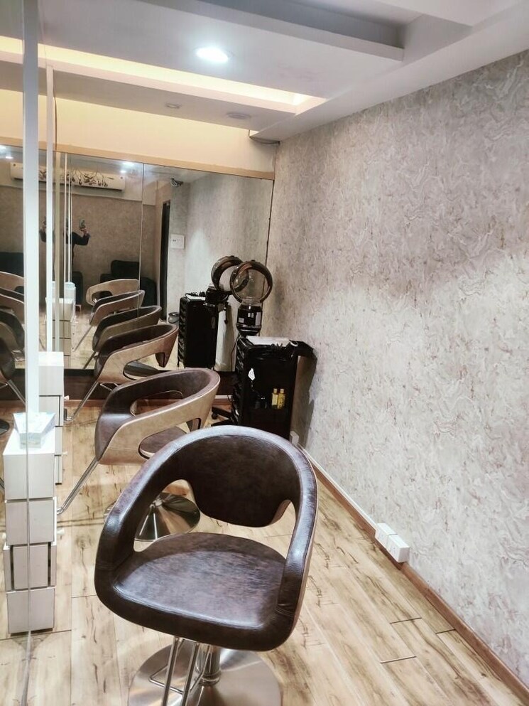 Gym, star-mall Commercial Showroom 2111 Sq.Ft. In Dadar West Mumbai 8866335