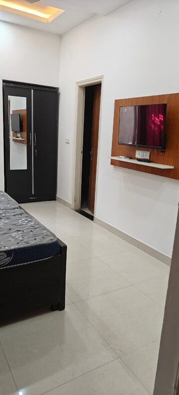 Room in 1 RK Builder Floor at Sushant Lok I – for Rent