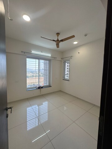 Room in 2 BHK Apartment at Yashwin Orrizonte, Kharadi – for Rent