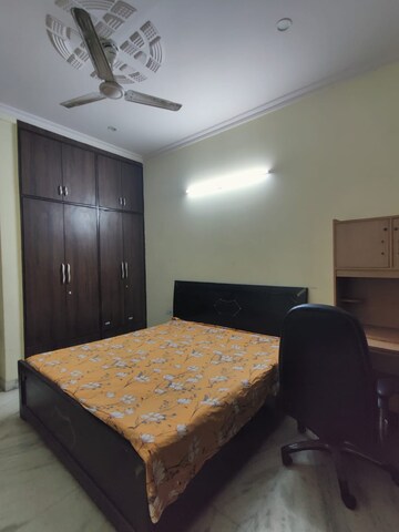 Bedroom in 3 BHK Builder Floor at Tulip Mall, Sector 46 – for Rent