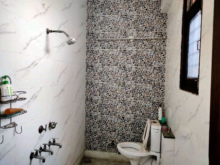 Bathroom, tulip-mall 3 Bedroom 162 Sq.Mt. Builder Floor In Sector 46 Noida 8866503