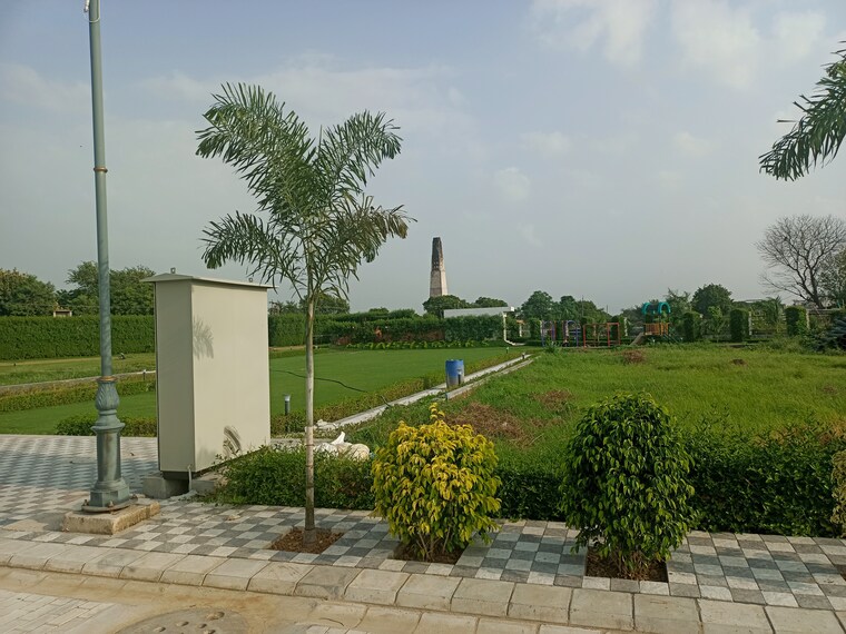 Garden, amolik-aster-woods  115 Sq.Yd. Plot In Sector 98 Faridabad 8866508