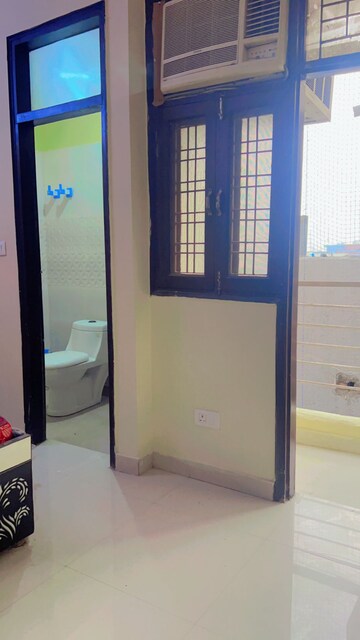 Room in 2 BHK Apartment at Defence Enclave Noida, Sector 44 – for Rent