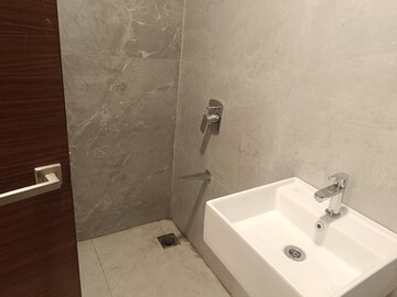 Bathroom in  Pg at Malad West – for Rent