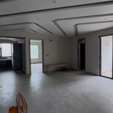 Living Room in 4 BHK Builder Floor at BPTP Park Central, Bathola – for Sale