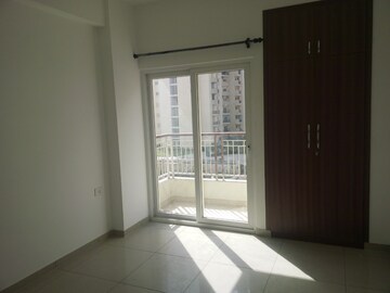Room in 2 BHK Apartment at Gaurs Siddhartham, Siddharth Vihar – for Sale