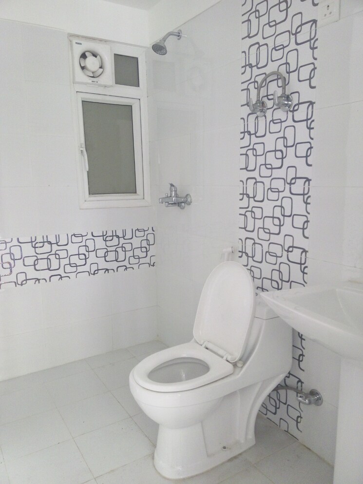 Bathroom, gaurs-siddhartham 2 Bedroom 945 Sq.Ft. Apartment In Siddharth Vihar Ghaziabad 8866596