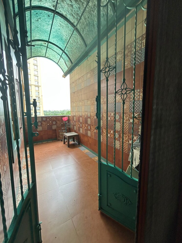 undefined, rodas-enclave-evergreen 5 Bedroom 2200 Sq.Ft. Apartment In Patlipada Thane 8866647