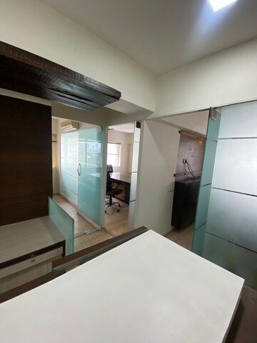 Room in  Office Space at Nariman Bhavan, Nariman Point – for Sale