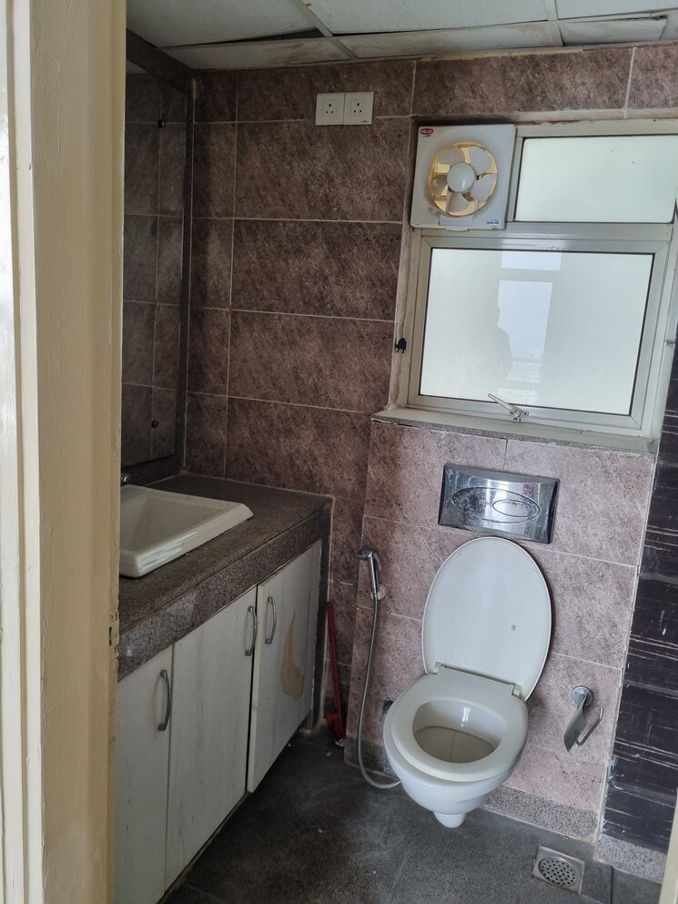 Bathroom, raheja-vedaanta 3 Bedroom 1833 Sq.Ft. Apartment In Sector 108 Gurgaon 8866694