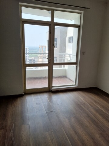 Room in 3 BHK Apartment at Raheja Vedaanta, Sector 108 – for Rent