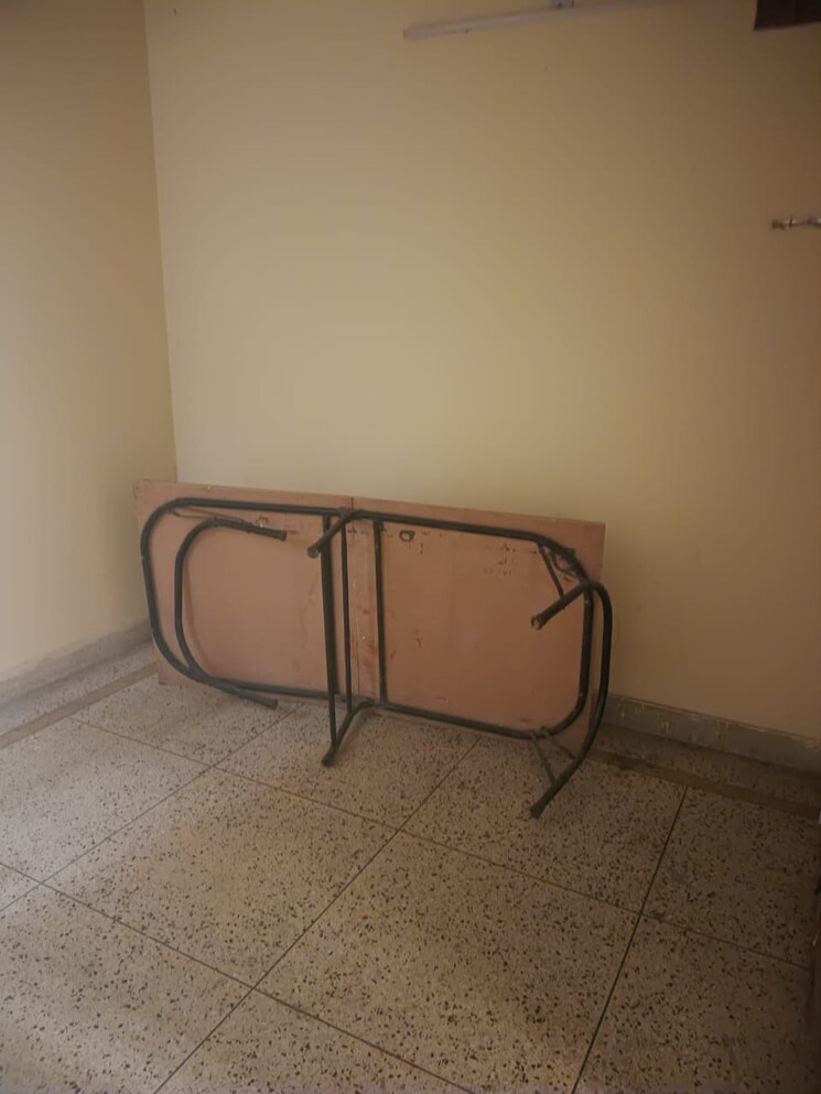 Room, rwa-apartments-sector-19 1.5 Bedroom 750 Sq.Ft. Independent House In Sector 19 Noida 8866691