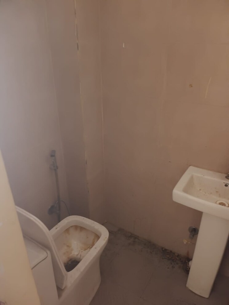 Bathroom, rwa-apartments-sector-19 1.5 Bedroom 750 Sq.Ft. Independent House In Sector 19 Noida 8866691