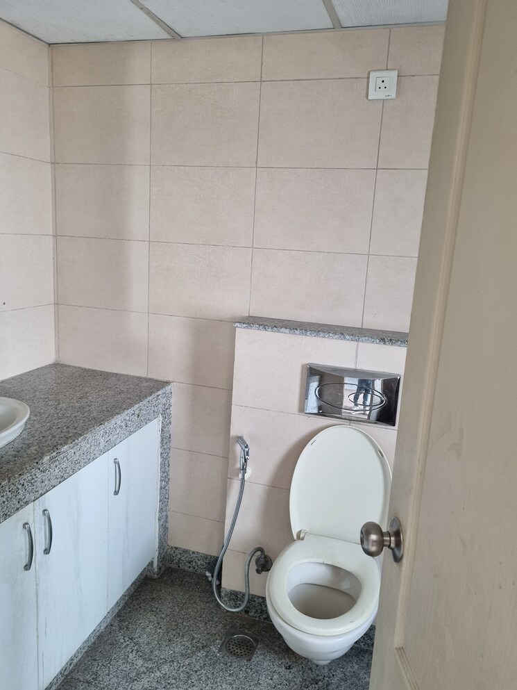 Bathroom, raheja-vedaanta 3 Bedroom 1833 Sq.Ft. Apartment In Sector 108 Gurgaon 8866694