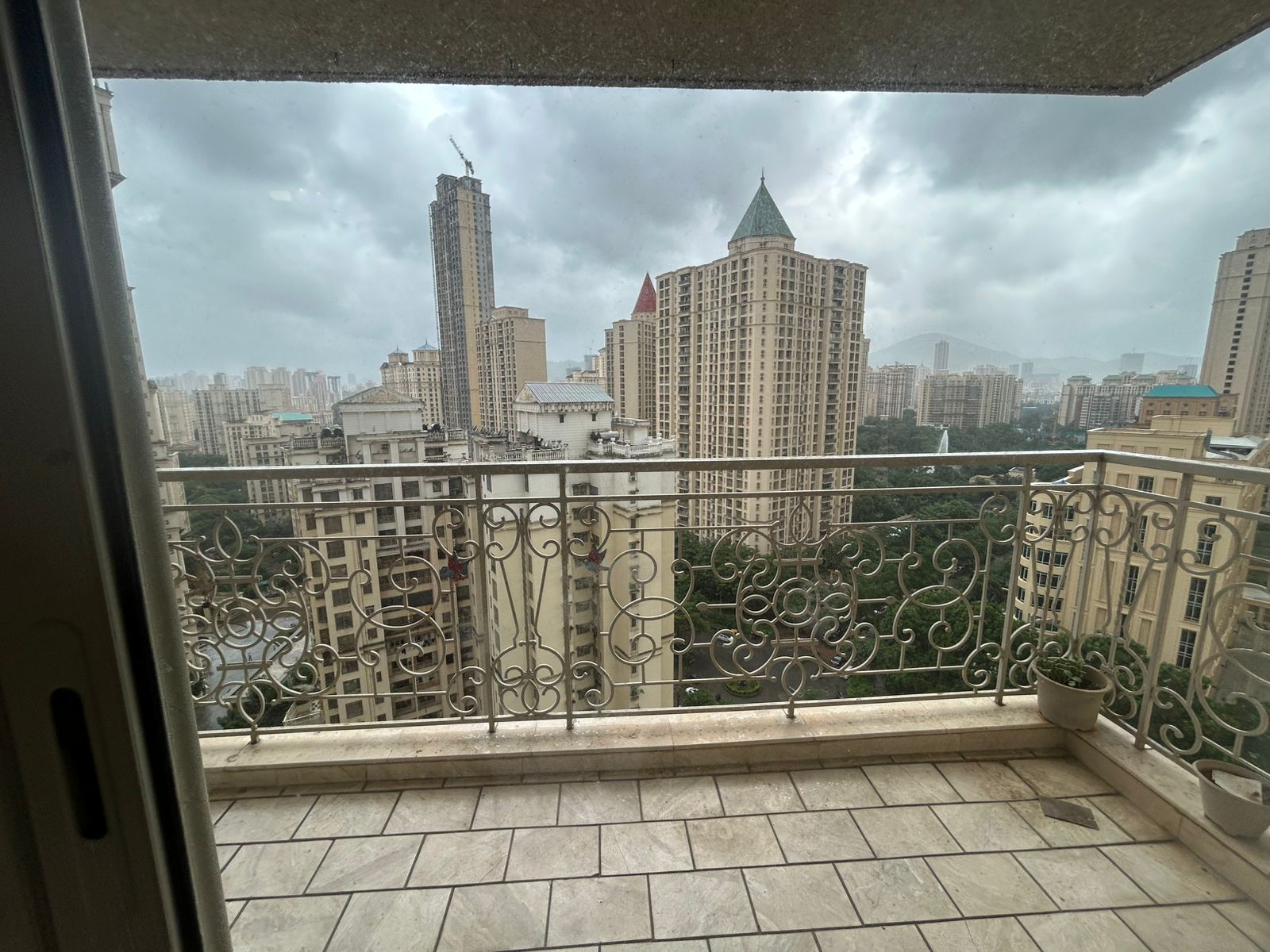 3 BHK + Pooja Room Apartment For Rent in Hiranandani Phillipa