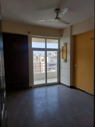 Room in 3 BHK Apartment at Proview Laboni, Dundahera – for Rent