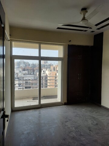 Room in 3 BHK Apartment at Proview Laboni, Dundahera – for Rent