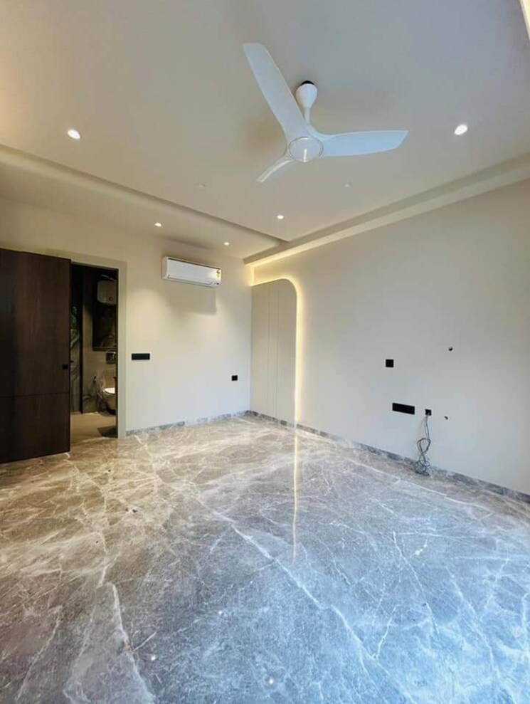 Room, mahagun-mezzaria 4 Bedroom 4425 Sq.Ft. Apartment In Sector 78 Noida 8866769