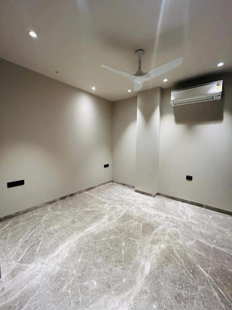 Room, mahagun-mezzaria 4 Bedroom 4425 Sq.Ft. Apartment In Sector 78 Noida 8866769