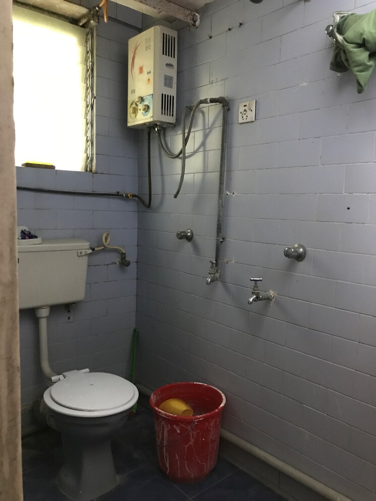 Bathroom, ic colony 1 Bedroom 450 Sq.Ft. Apartment In Ic Colony Mumbai 8866783