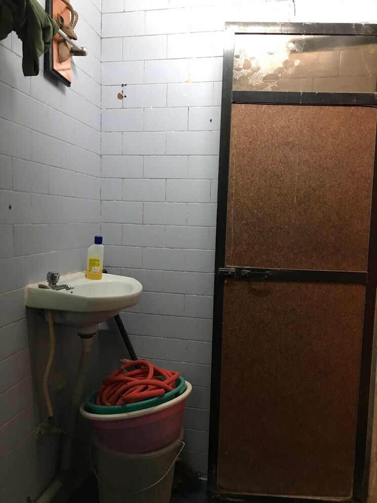 Bathroom, ic colony 1 Bedroom 450 Sq.Ft. Apartment In Ic Colony Mumbai 8866783