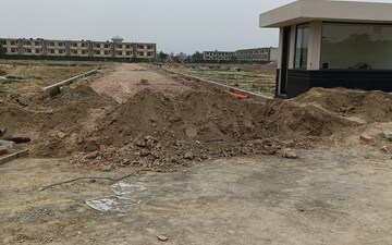 Plot For Sale in Tdi City
