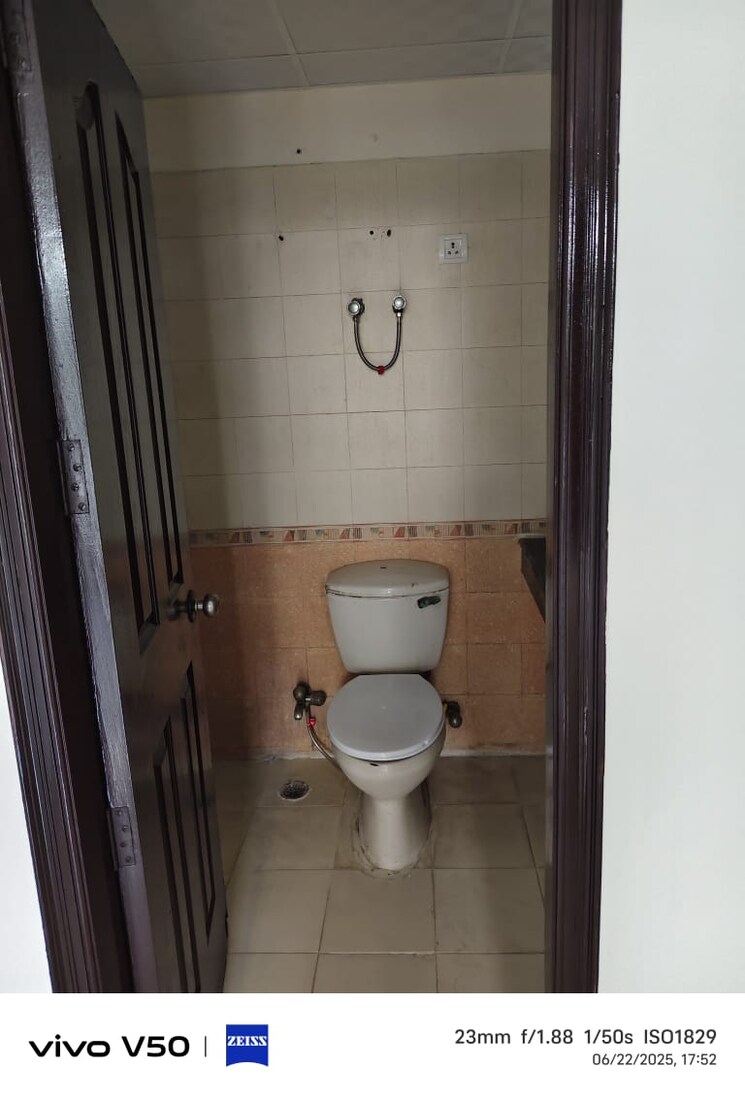 Bathroom, mapsko-krishna-apra-gardens 3 Bedroom 1415 Sq.Ft. Apartment In Vaibhav Khand Ghaziabad 8866812