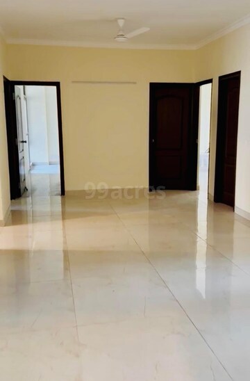 Room in 3 BHK Apartment at Gaur Atulyam, Omicron I Greater Noida – for Sale