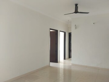 Room in 3 BHK Apartment at Mahagun Mansion I and II, Vaibhav Khand – for Sale