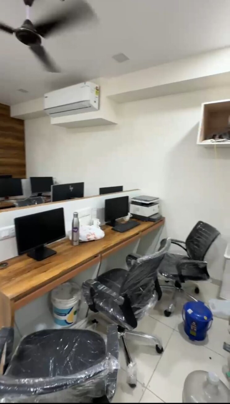 Team Area, ratnanjali-solitaire Commercial Office Space 704 Sq.Ft. In Satellite Ahmedabad 8866803