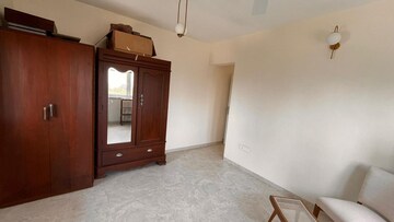 Room in 3 BHK Apartment at Mehrdad CHS, Cuffe Parade – for Rent