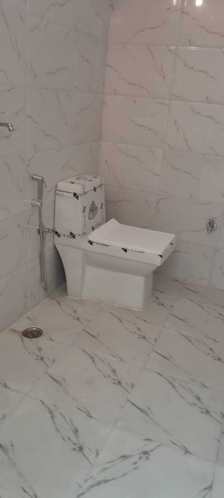 Bathroom, himgiri-apartments 3 Bedroom 1200 Sq.Ft. Apartment In Govindpuri Delhi 8866850