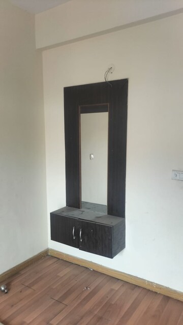 Furnished Amenities in 2.5 BHK Apartment at SRS Royal Hills, Sector 87 – for Rent