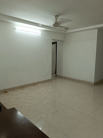 Room in 3 BHK Apartment at Cosmos Majestic, Prabhadevi – for Rent