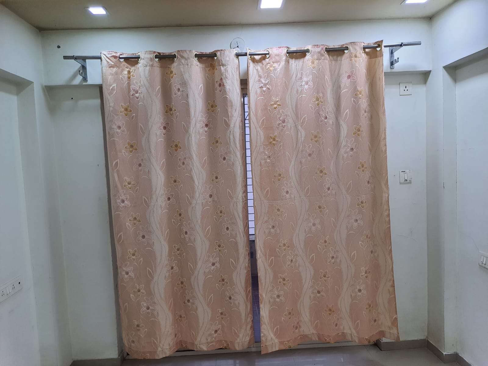 3 BHK + Servant Room Apartment For Rent in Mantri Alpine