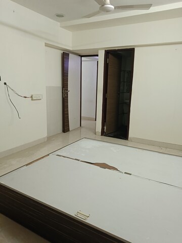 Room in 3 BHK Apartment at Cosmos Majestic, Prabhadevi – for Rent