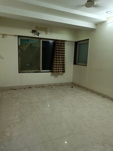 Room in 3 BHK Apartment at Cosmos Majestic, Prabhadevi – for Rent