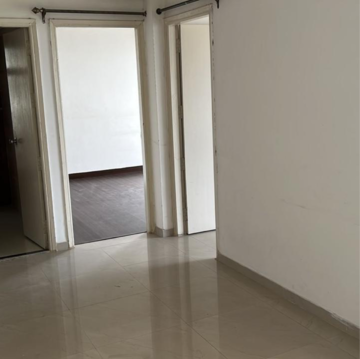 Room in 2.5 BHK Apartment at Mahagun Mantra I, Vaidpura – for Rent