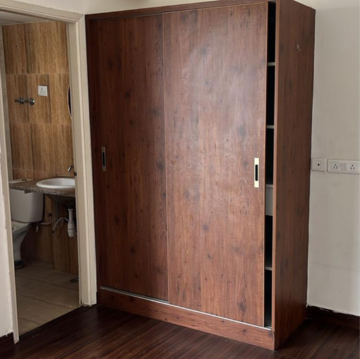 Room in 2.5 BHK Apartment at Mahagun Mantra I, Vaidpura – for Rent