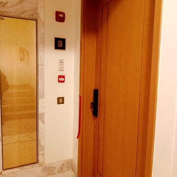 Building Lobby in 4 BHK Builder Floor at DLF The Grove, Sector 54 – for Rent