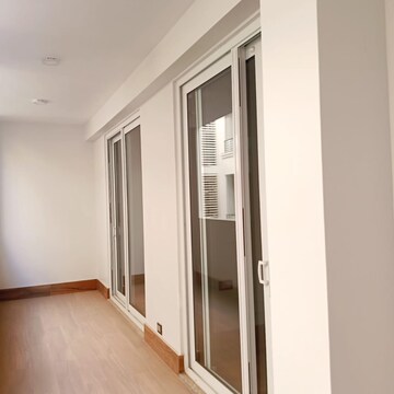 Building Lobby in 4 BHK Builder Floor at DLF The Grove, Sector 54 – for Rent